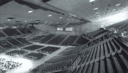 rainer-stadthalle-innen.jpg